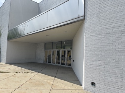 Lakeforest Mall Lord Entrance